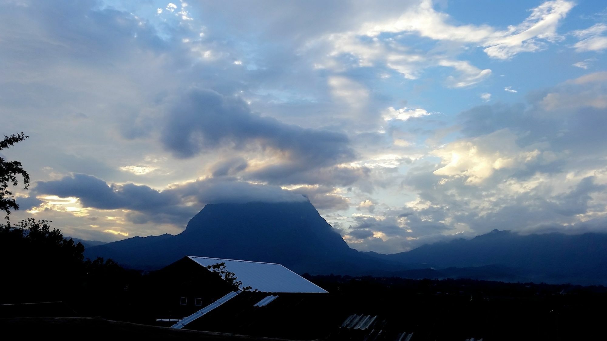 Baan Aingdoi Homestay, Chiang Dao Luaran gambar